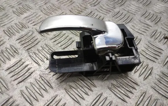 Nissan Qashqai+2 Rear door interior handle