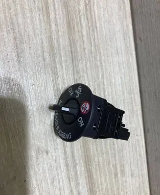 Nissan Juke II F16 Passenger airbag on/off switch 681999278R