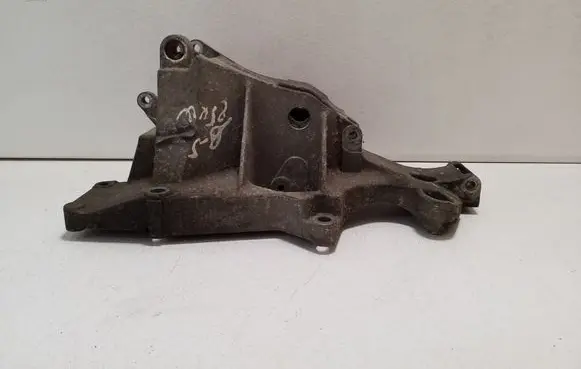 Volkswagen PASSAT B5 Generator/alternator bracket 038903143M