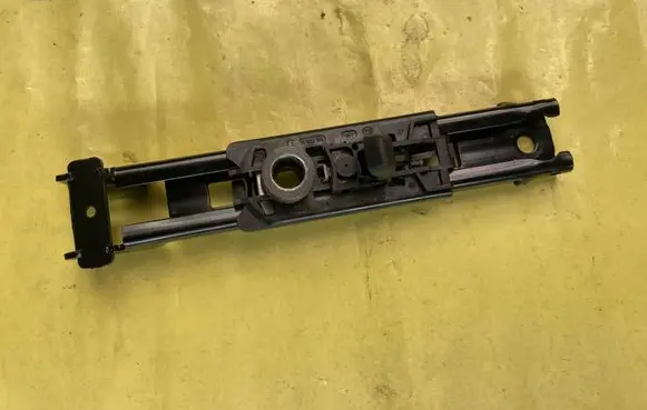 Mercedes-Benz B W245 Seat belt adjustment motor A1698690588