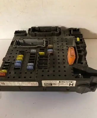 Volvo XC90 Fuse module 30728512