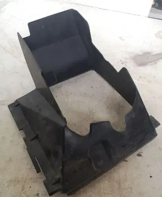 Volkswagen Touareg I Intercooler air channel guide 7L6117335A