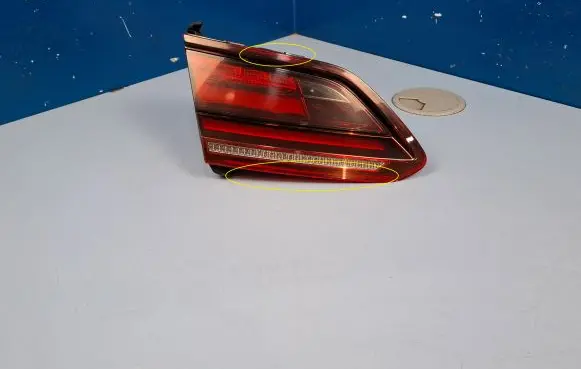 Tailgate rear/tail lights