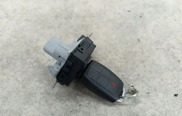 Volvo S40 Ignition lock 30737157