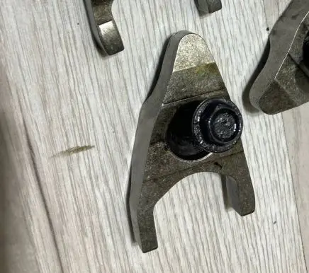 Mitsubishi Pajero Fuel Injector clamp holder