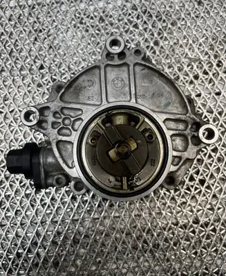 BMW 1 E81 E87 Vacuum pump 0313337124