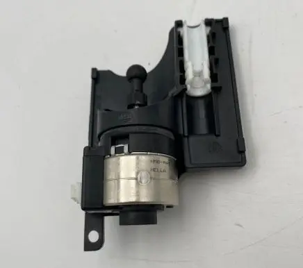 Volkswagen Touareg II Headlight level adjustment motor 7P1941033A 1ZT011937-21