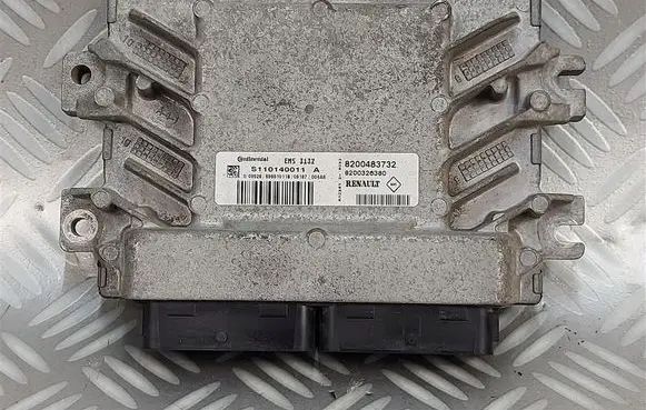 Dacia Logan I Engine control unit/module ECU 8200483732
