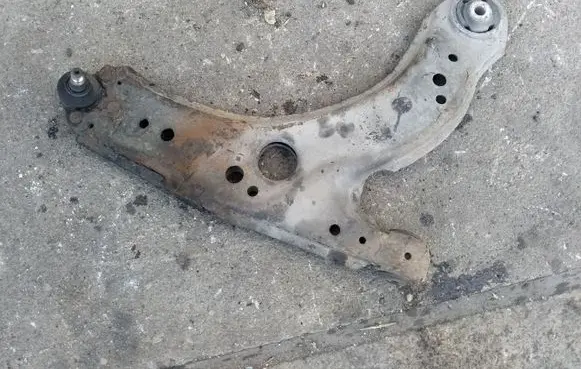 Front lower control arm/wishbone