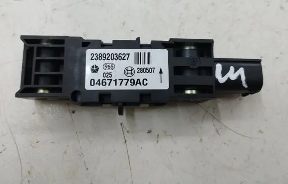 Chrysler 300 - 300C Airbag deployment crash/impact sensor 04671779AC 280507 2389203627