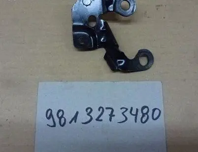 Engine mounting bracket