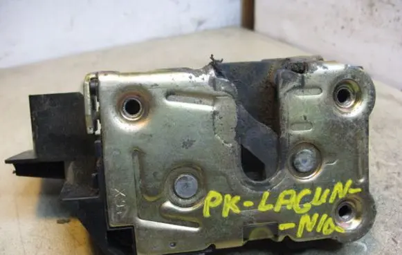 Renault Laguna I Front door lock