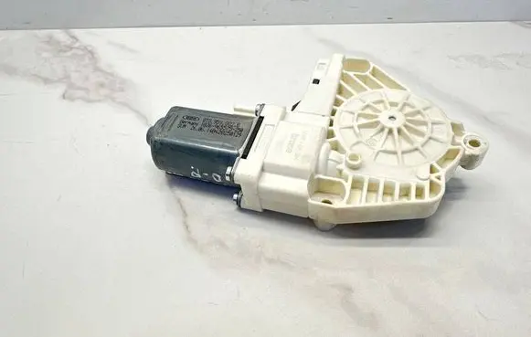 Audi A5 8T 8F Front door window regulator motor 8T0959802B