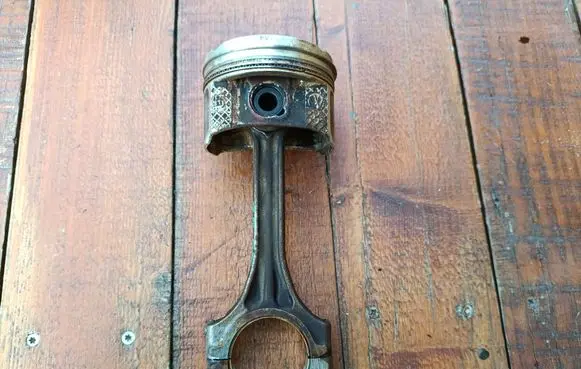 Skoda Fabia Mk2 (5J) Piston with connecting rod 03E 03EG 03E107065P