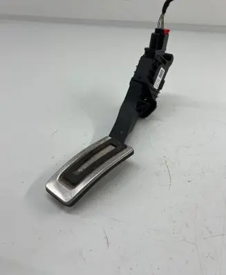 Volkswagen Tiguan Accelerator throttle pedal 5Q2723503D