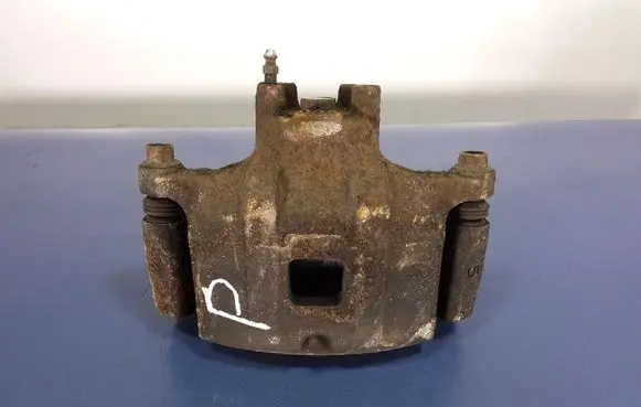 Mitsubishi Lancer VIII Front brake caliper