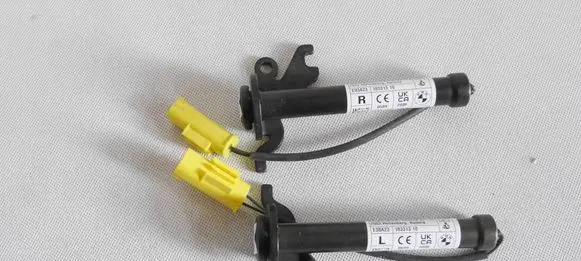BMW 1 F40 Bonnet Pedestrian Airbag Actuator 7450943 7450944