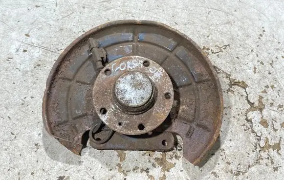 Rear wheel hub spindle/knuckle