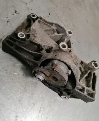 Opel Insignia A A/C compressor mount bracket 55582510
