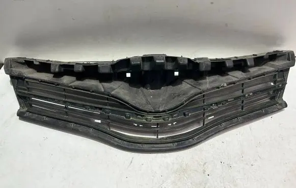 Toyota Yaris Front bumper upper radiator grill 531110D370