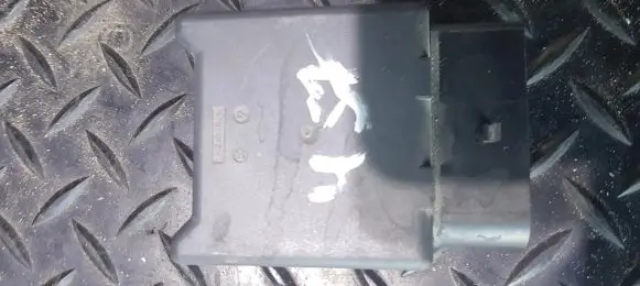 Volkswagen Polo VI Fuel pump relay 5Q0906093A