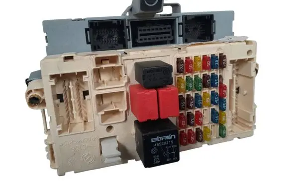 Fiat Punto (188) Fuse box set 46812235 46758963 46817786