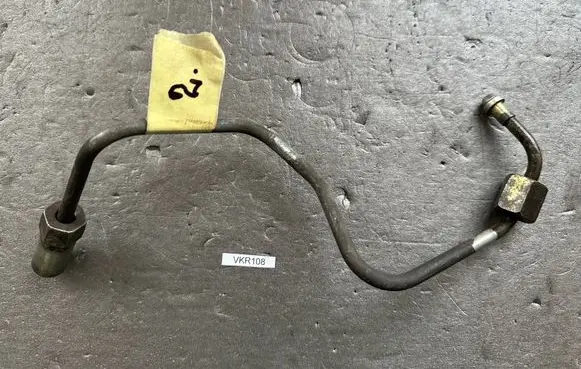 Nissan Patrol Y61 Fuel injector supply line/pipe 166812W202 166812W203