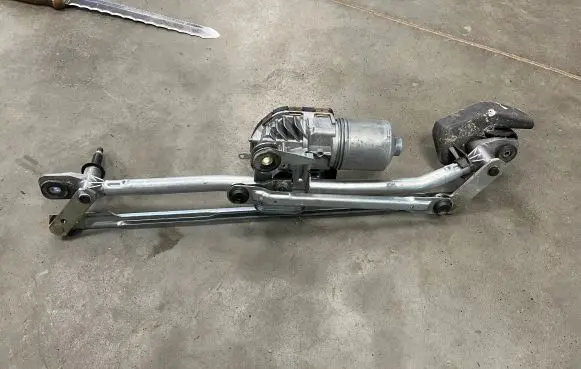 Audi Q5 SQ5 Front wiper linkage and motor 8R1955023D 8R1955023