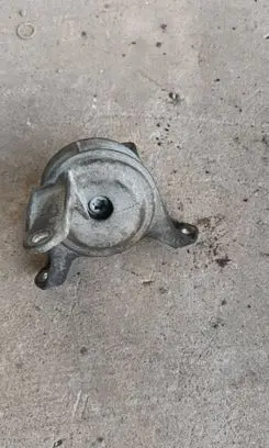 Engine mount bracket