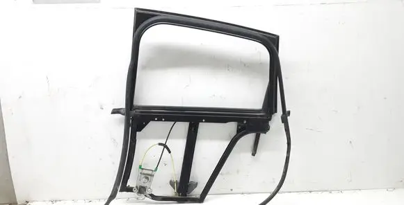 Rear door manual window regulator