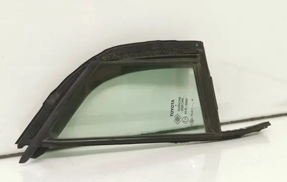 Toyota Yaris Front door vent window glass four-door 