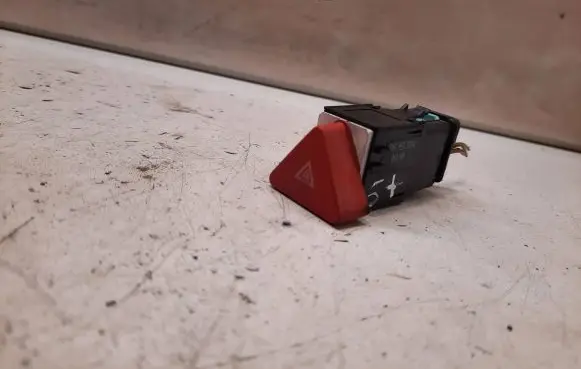 Volkswagen Golf Plus Hazard light switch 5M0953509A 866498