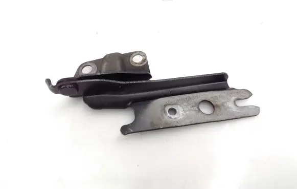 Engine bonnet/hood hinges