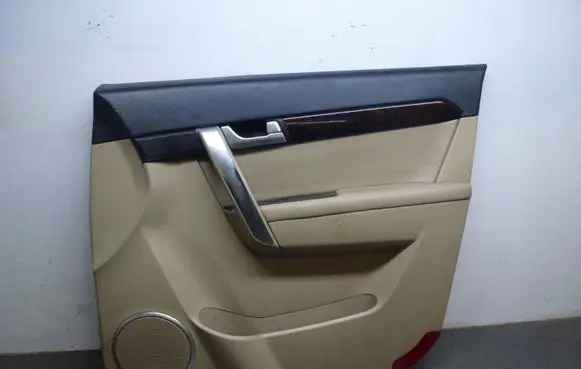 Chevrolet Captiva Front door card panel trim