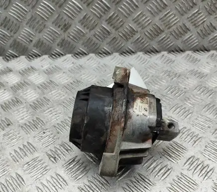 BMW 6 F12 F13 Engine mount bracket 6777371