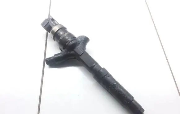 Toyota Corolla Verso E121 Fuel injector 2367027020