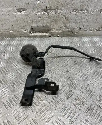 Honda CR-V Radiator support slam panel bracket 