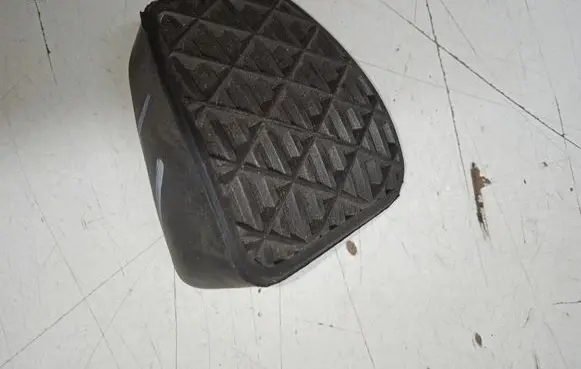 Mercedes-Benz Sprinter W901 W902 W903 W904 Brake pedal A2012920082