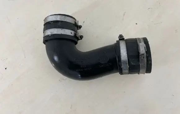 Volvo XC90 Intercooler hose/pipe 30751920