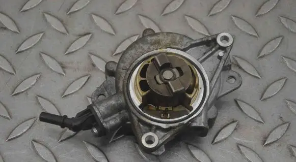 Citroen DS5 Vacuum pump 7597920 161220635