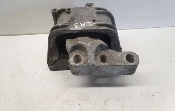 Volkswagen PASSAT B6 Engine mount bracket 1K0199262