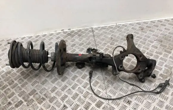 Toyota Avensis T270 Front wheel hub spindle knuckle
