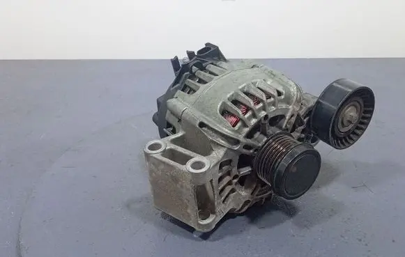 Volvo V40 Generator/alternator 31285436