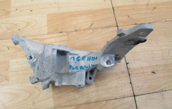 Peugeot Partner Engine mounting bracket