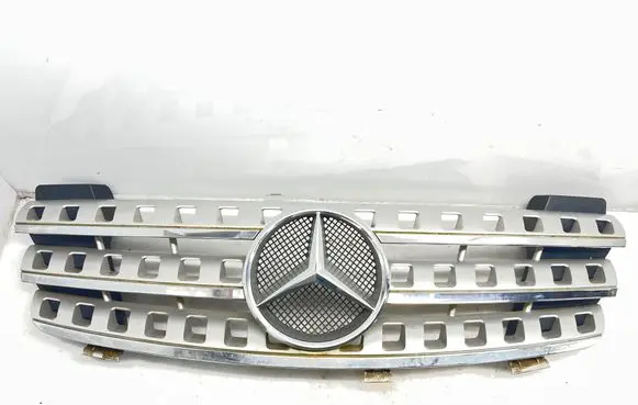 Mercedes-Benz ML W164 Front bumper upper radiator grill A1648880123