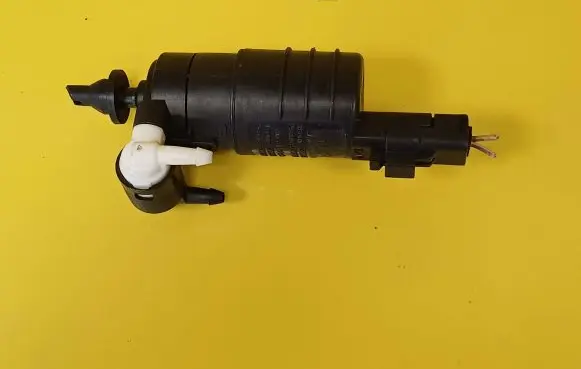 Renault Espace III Windscreen/windshield washer pump 7700431079 7700430702