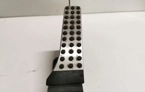 Mercedes-Benz C W205 Accelerator throttle pedal A2053000104