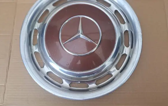Mercedes-Benz E W123 R14 wheel hub/cap/trim 1154010324