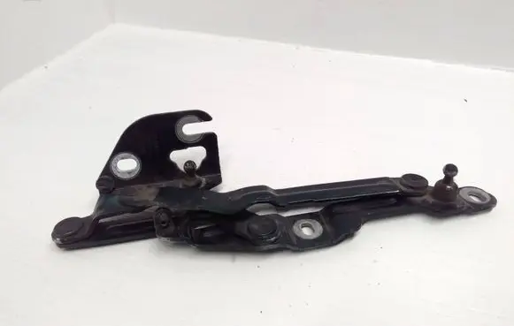 Audi A4 S4 B5 8D Tailgate/trunk/boot hinge 8D5827302A