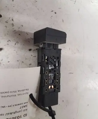 KIA Carens I Windscreen/window heater switch